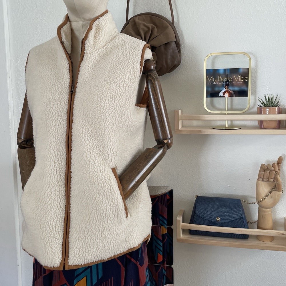 Old‎ Navy Women's Sherpa Vest, Medium, Cream with Caramel Trim,